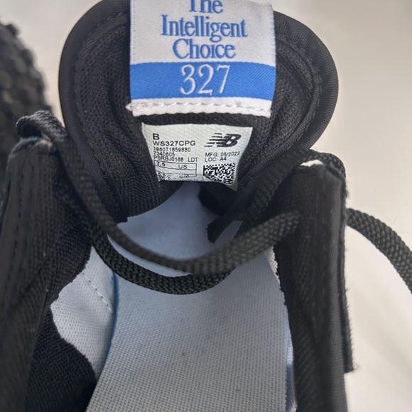 New Balance Women's Athletic Shoes 327 in size 7.5 - Picture 7 of 9